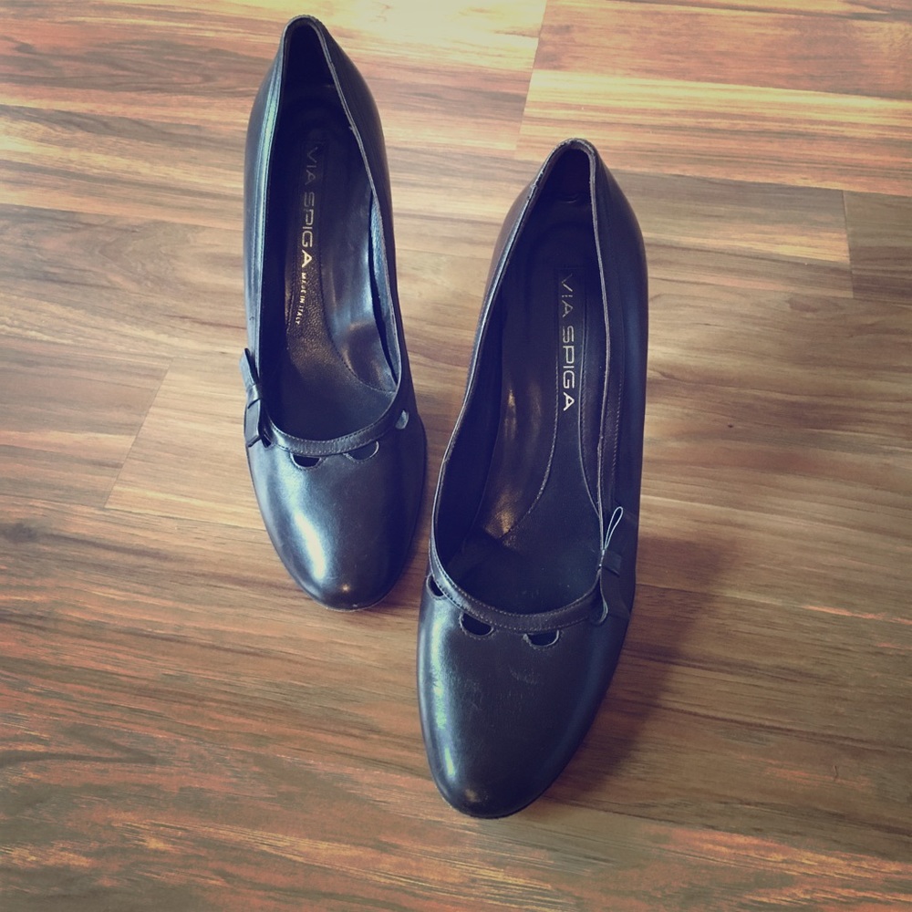 Via Spiga brown leather pumps. Size 9.5.